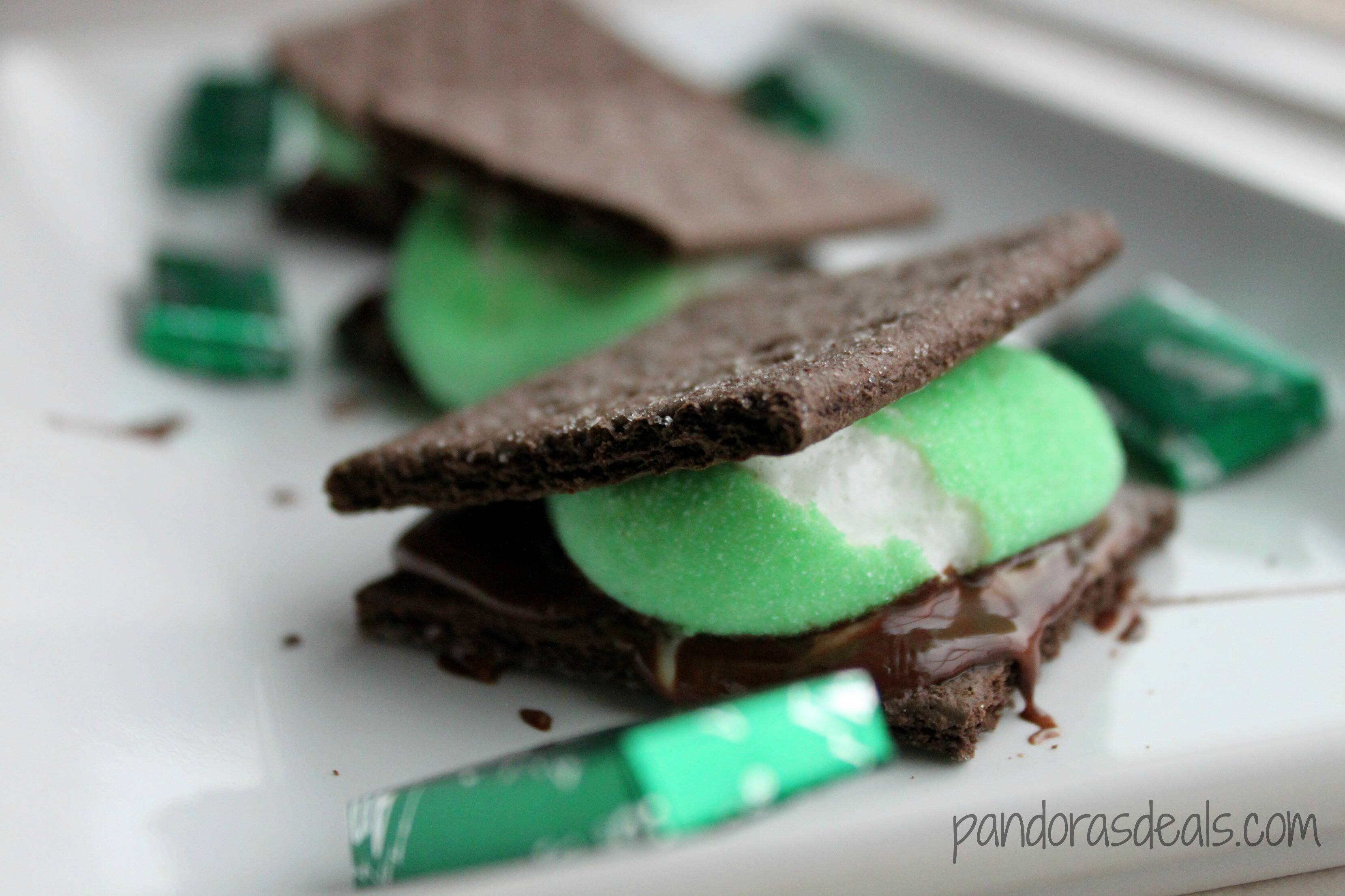 These couldn't be easier to make or more sticky sweet chocolate goodness! Here's the quick and easy way to whip up St. Patty's Day Minty S'mores!