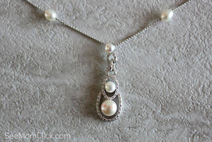 I love versatile jewelry. Something that can go with jeans & a nice top, and with a fancy dress. Pearl & Clasp has a nice selection of high-quality jewelry that can easily go with any look!