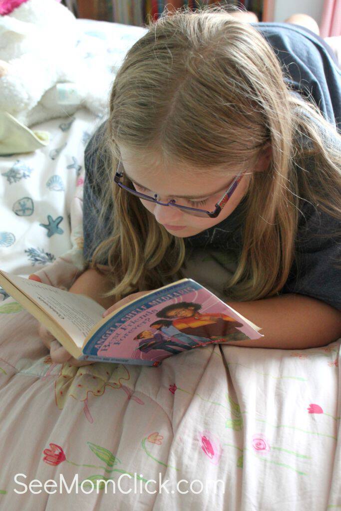 We're logging our summer reading minutes with the Scholastic Summer Reading Challenge and fighting summer slide. Get the scoop on this free program!