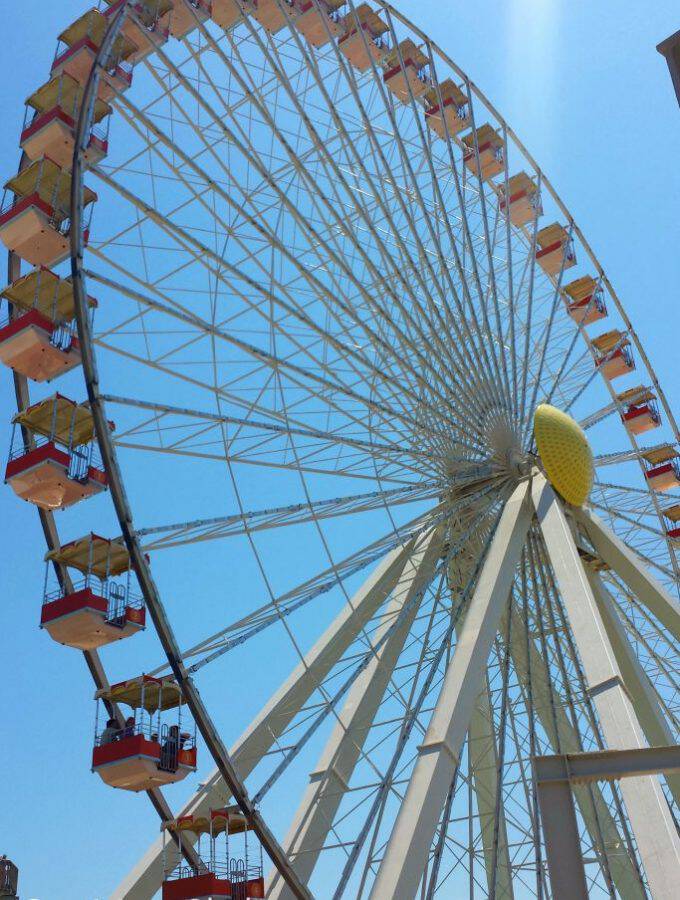 The ferris wheel on Morey's Piers in Wildwood, NJ is HUGE and mesmerizing at night! I could (and might have!) watch for hours. Here are my favorite pics.