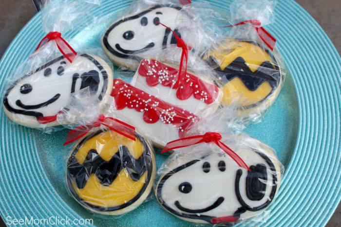 Happy Birthday Snoopy! We're celebrating with these fun cookies. Snoopy faces? Yum, yum! Come join in the fun and celebrate this beloved dog's birthday!