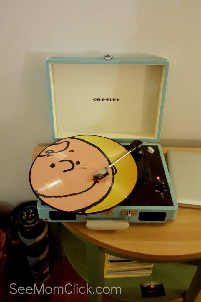 Peanuts Greatest Hits Vinyl LP is now available to own! It's double sided with big pics of Lucy and Charlie Brown, plus I have a chance to win a copy!