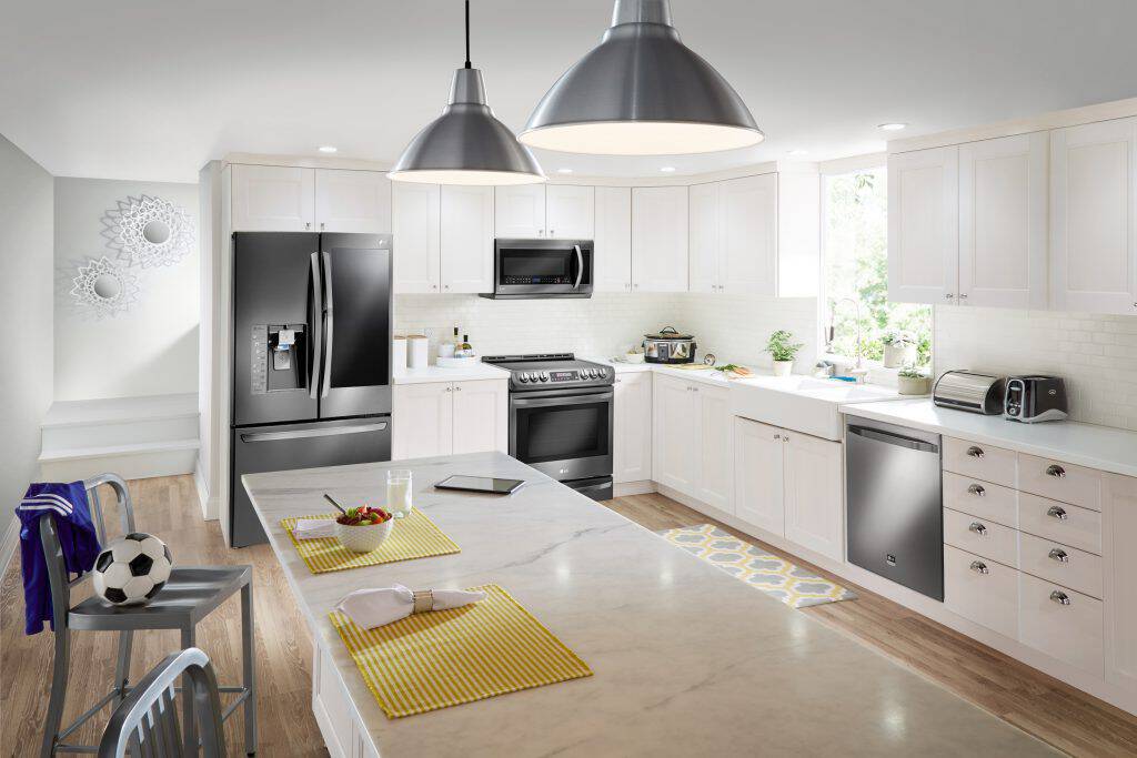 Time to spruce up the'ole kitchen? Right now you can save on a gorgeous kitchen remodel with sleek LG Appliances at Best Buy.